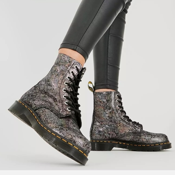 Gunmetal Iridescent Crackle 